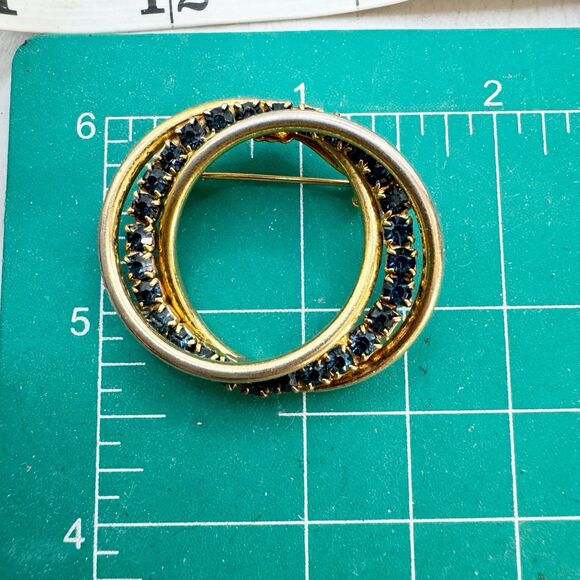 Vintage Blue Rhinestone Gold tone  Interlocking Circle Pin Brooch Pin - Picture 7 of 9